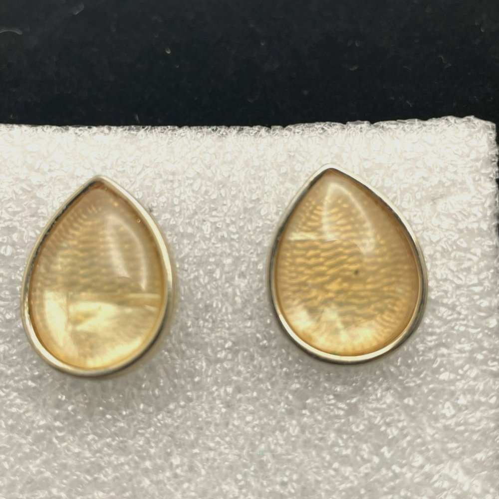 Gold drop stone earings